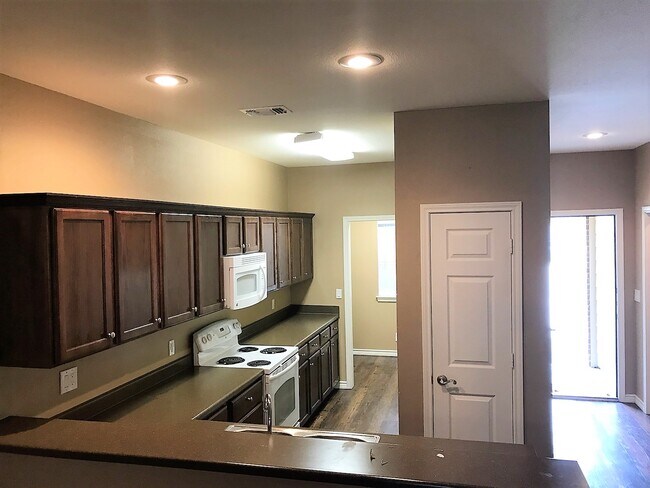 4245 Castlegate Dr, Unit 4245 in Paris, TX - Foto de edificio - Building Photo