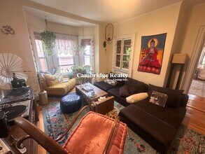 23 Berkeley St, Unit 1B in Somerville, MA - Foto de edificio - Building Photo