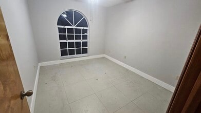 5431 SW 143rd Ave in Miami, FL - Building Photo - Building Photo