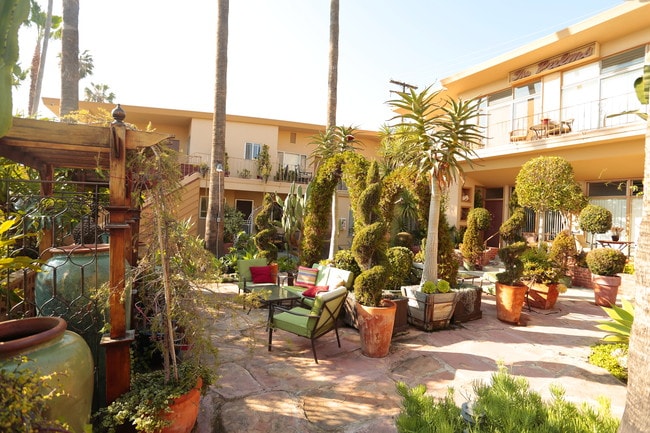 Laguna Palms in Laguna Beach, CA - Building Photo - Building Photo