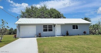 6143 Hester Ave in Ft. Myers, FL - Building Photo