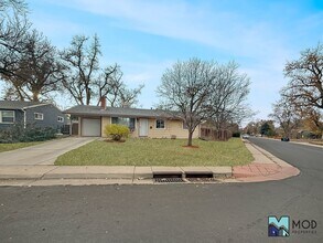 6270 E Minnesota Dr in Denver, CO - Building Photo - Building Photo