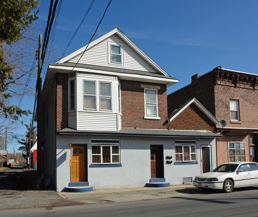 311 25th St in Watervliet, NY - Building Photo