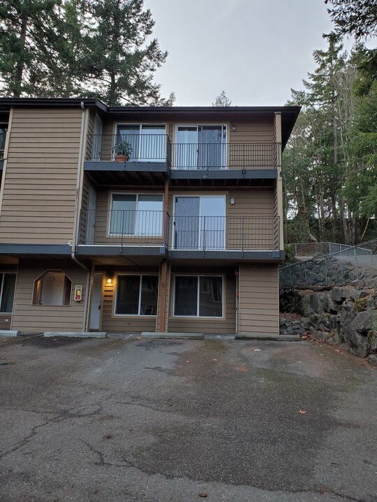 9719 Danwood Ln NW-Unit -#2 in Silverdale, WA - Foto de edificio
