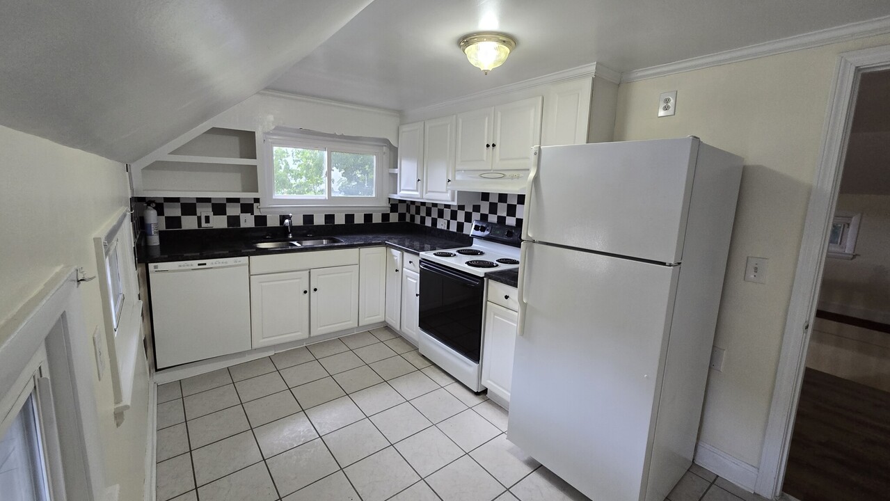 77 Hartford St in Newton, MA - Foto de edificio