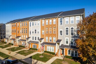 Cross Green Condominiums in Gaithersburg, MD - Foto de edificio - Building Photo