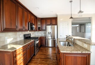 27 Warrington Round in Danbury, CT - Building Photo - Building Photo