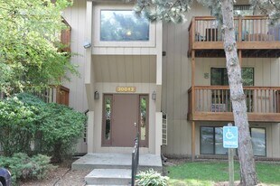 30042 W 12 Mile Rd, Unit 55 in Farmington Hills, MI - Building Photo