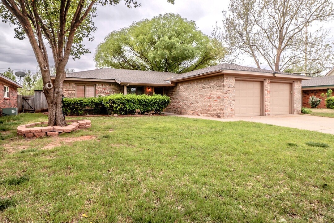 2735 79th St in Lubbock, TX - Building Photo