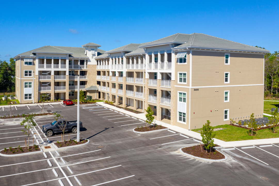 The Reef at Winkler in Ft. Myers, FL - Foto de edificio