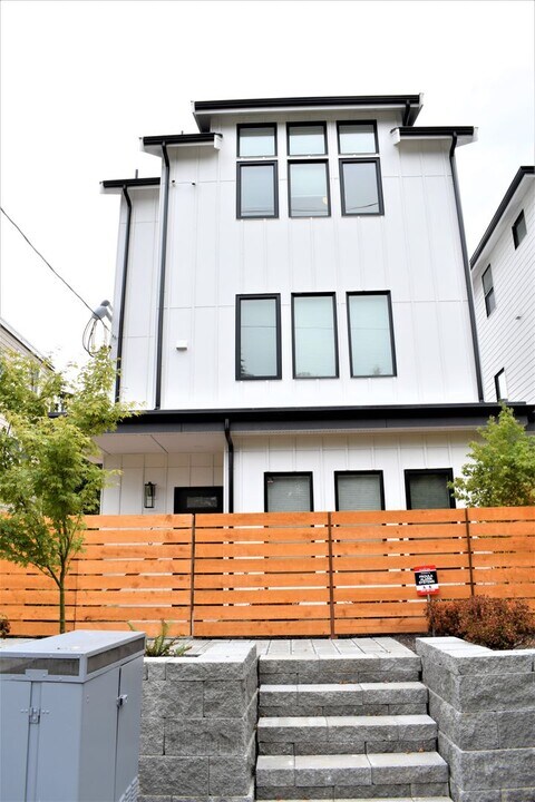 5248 39th Ave NE in Seattle, WA - Building Photo