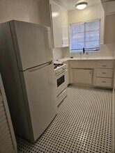 601 W Foothill Blvd, Unit B in Monrovia, CA - Foto de edificio - Building Photo