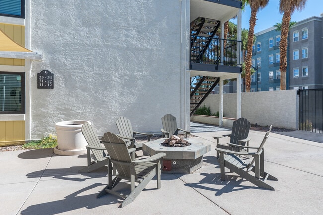 8th Street Apartments in Las Vegas, NV - Foto de edificio - Building Photo