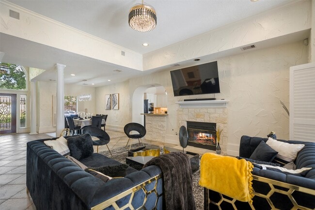 14311 Islandwoods Dr