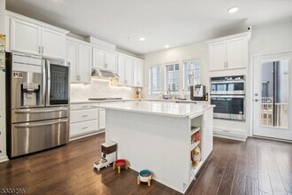 29 Braeburn Ct in Livingston, NJ - Building Photo - Building Photo
