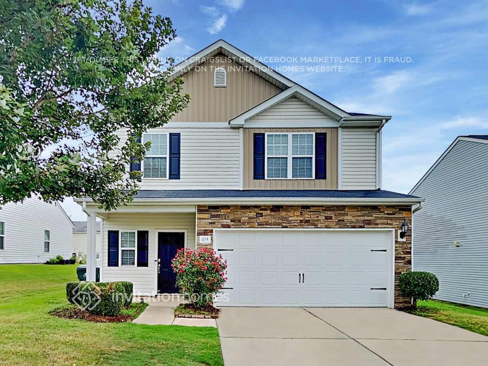 1114 Blue Topaz Dr in Dallas, NC - Building Photo