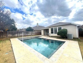 7011 Chackbay Ln in Dallas, TX - Building Photo - Building Photo