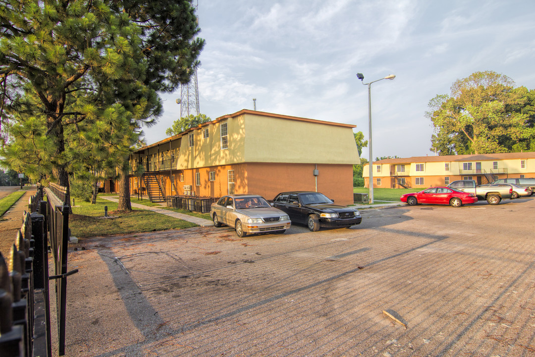 Casa Bonita Apartments in Memphis, TN - Building Photo