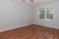 1302 Kienast Dr photo'