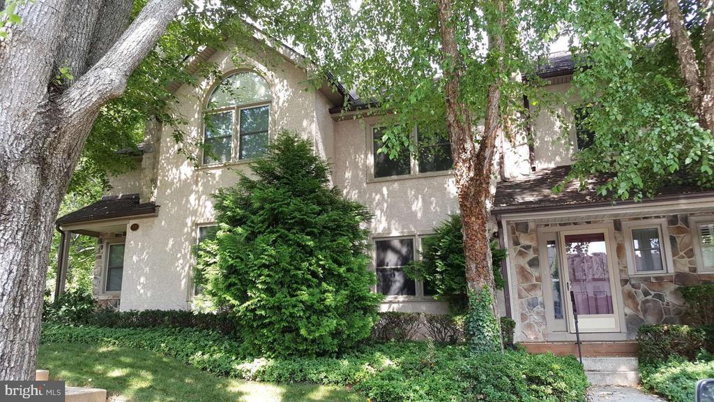 44 Woodstream Dr in Chesterbrook, PA - Building Photo