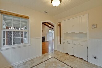 832 Los Robles Ave in Palo Alto, CA - Building Photo - Building Photo