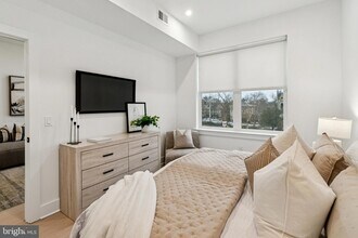 30 W Allens Ln, Unit 308 in Philadelphia, PA - Building Photo - Building Photo