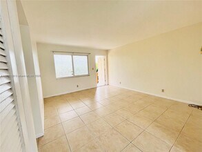 5261 SW 90th Way-Unit -4 in Cooper City, FL - Building Photo - Building Photo