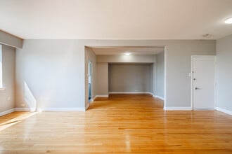 6955 Fielding Avenue in Montréal, QC - Building Photo - Interior Photo