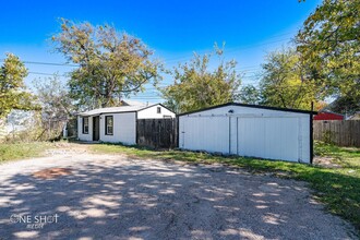 1909 Highland Ave, Unit 1.5 in Abilene, TX - Foto de edificio - Building Photo