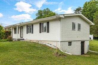 1225 Ferd Hickey Rd in Knoxville, TN - Foto de edificio - Building Photo