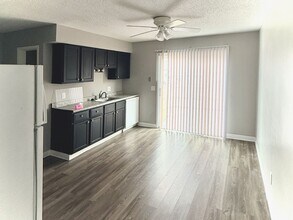 5438 N Division St in Davenport, IA - Foto de edificio - Building Photo