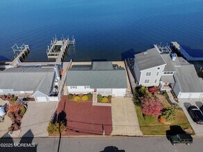 1828 Ensign Ct in Toms River, NJ - Building Photo - Building Photo