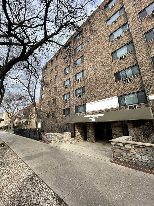 property at 6633 N Sheridan Rd