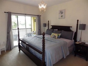 2402 Courtney Meadows Ct in Tampa, FL - Foto de edificio - Building Photo