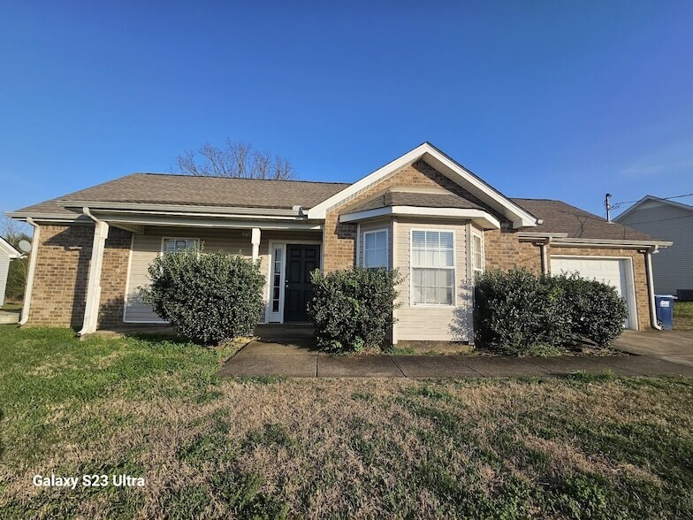 1209 Akins Ridge Dr in La Vergne, TN - Building Photo