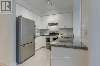 49 Badgerow Way in Aurora, ON - Building Photo - Building Photo