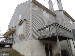 404 Pinebrooke Cir in Downingtown, PA - Building Photo - Building Photo
