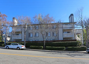 Meadowood in Hayward, CA - Foto de edificio - Building Photo