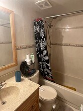 208 Lake Pointe Dr in Oakland Park, FL - Building Photo - Building Photo