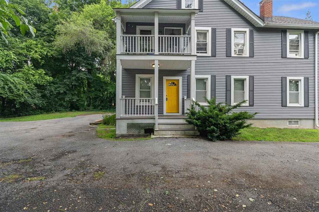 281 Violet Ave in Poughkeepsie, NY - Building Photo