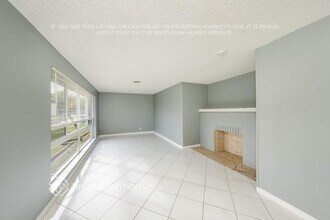 8119 NW 72nd Ave in Tamarac, FL - Foto de edificio - Building Photo