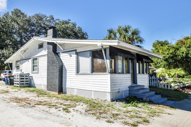 1013 Drew St in Clearwater, FL - Foto de edificio - Building Photo