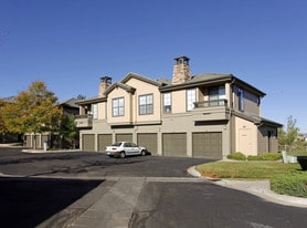Camden Lakeway in Lakewood, CO - Building Photo