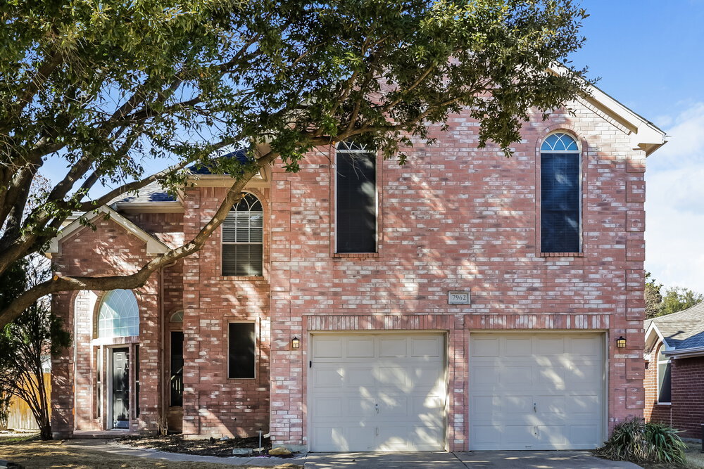 7962 Crystal Creek Cir in Fort Worth, TX - Foto de edificio