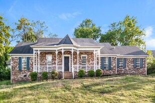 3933 Hillshire Dr in Nashville, TN - Building Photo