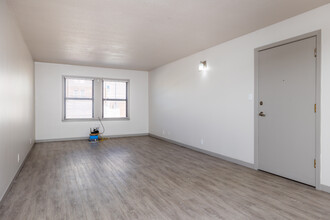 Fieldhouse View Apartments in Lawrence, KS - Building Photo - Interior Photo