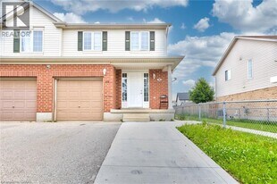 110 Commonwealth St in Kitchener, ON - Building Photo