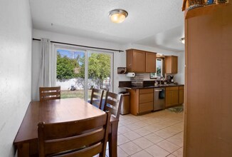 990 Janes Rd in Medford, OR - Building Photo - Building Photo