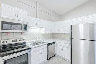 4622 Sahara Dr SW in Atlanta, GA - Building Photo