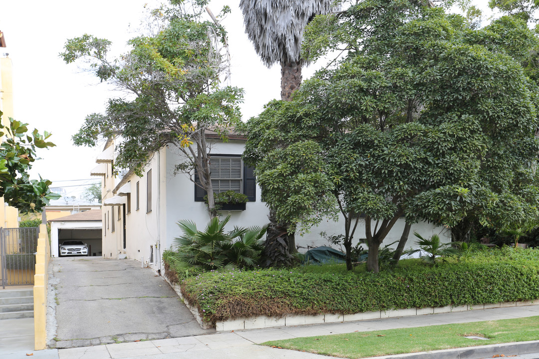 10609 Eastborne Ave in Los Angeles, CA - Building Photo